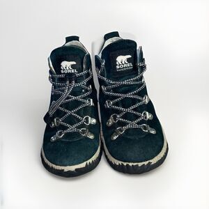 SOREL Youth Size 1 Out N About Conquest Black Waterproof Snow Boots Bungee Laces